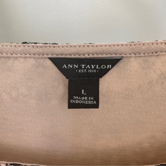 Ann Taylor Black Lace Overlay Blouse with Tan Cotton Lining Size Large - Picture 8 of 11